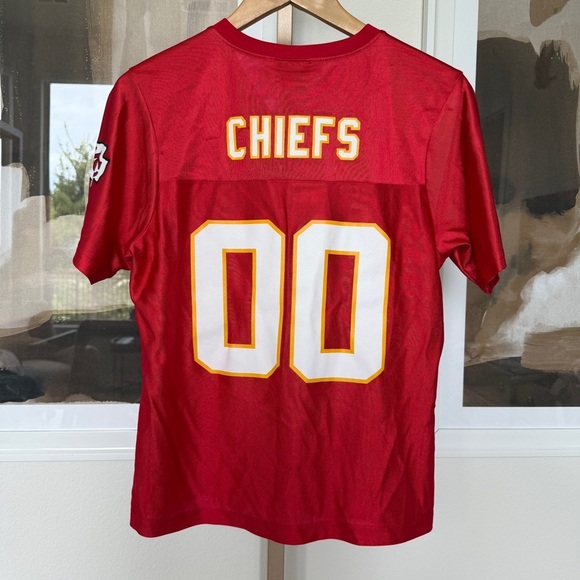 Kansas City Chiefs Women’s Red Jersey Size M Team Logo Short Sleeve Game Day NFL - Picture 2 of 7